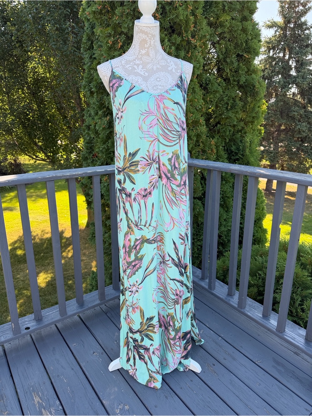 O’Neil Sleeveless Floral Maxi coverup slip in Mint Green Sz M